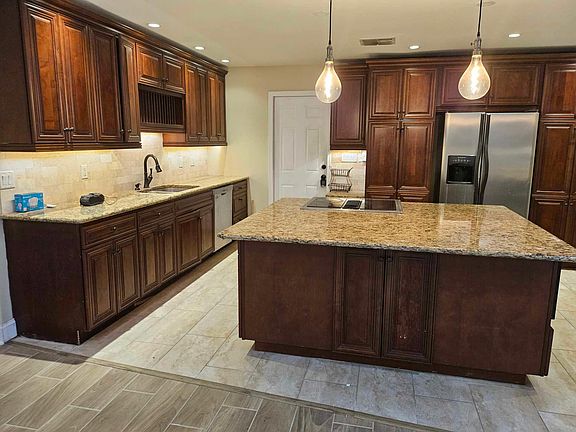 2nd image of 6005 Tampa Shores Blvd