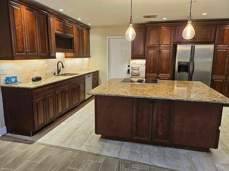 6005 Tampa Shores Blvd — Photo 2