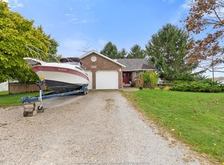 879 Road 2 Rd W, Kingsville, ON