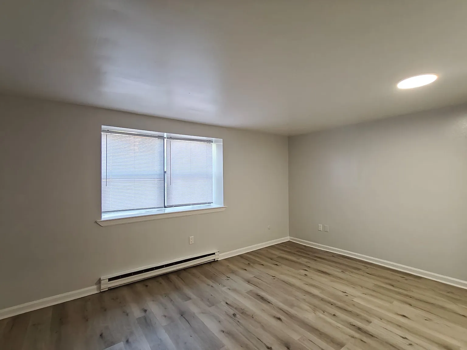 East Germantown's Next Hot 1-Bedroom! — Photo 4