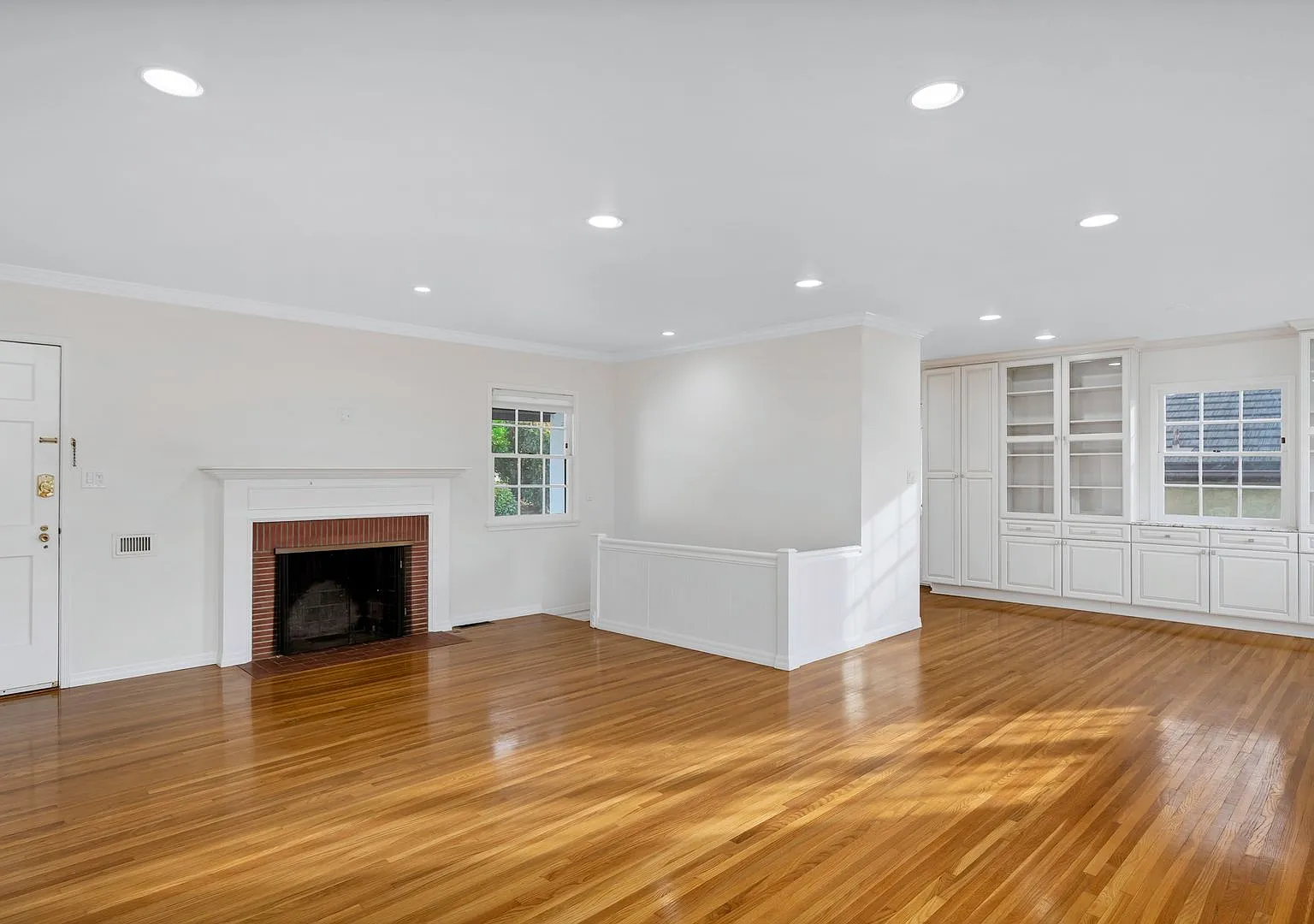Beautiful Pasadena Hilltop Home — Photo 3