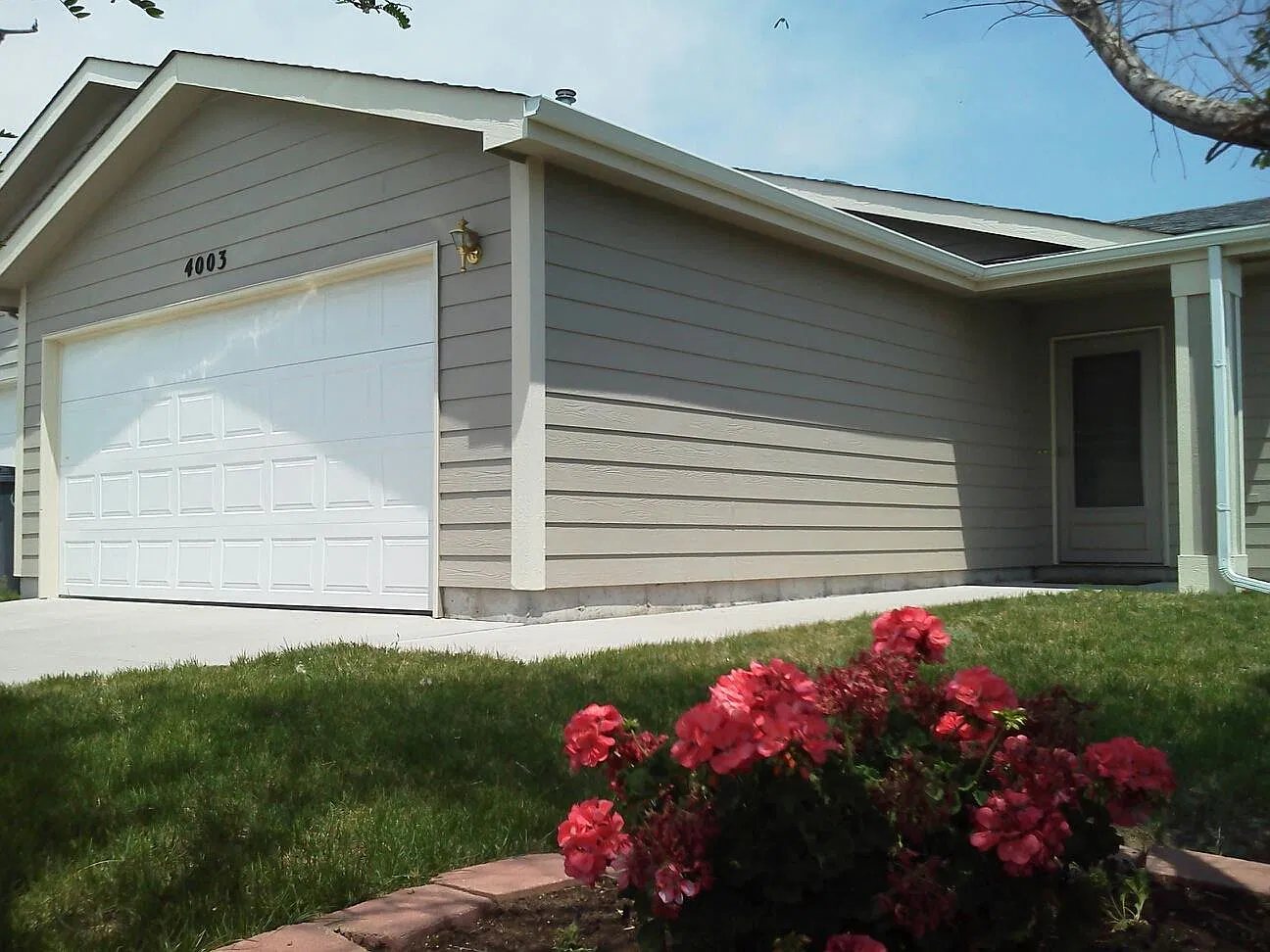 3 bed, 1012 sqft, $1,850 — Photo 1