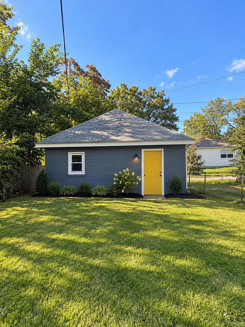 Large 4 bedroom 2 bathroom House — Photo 3