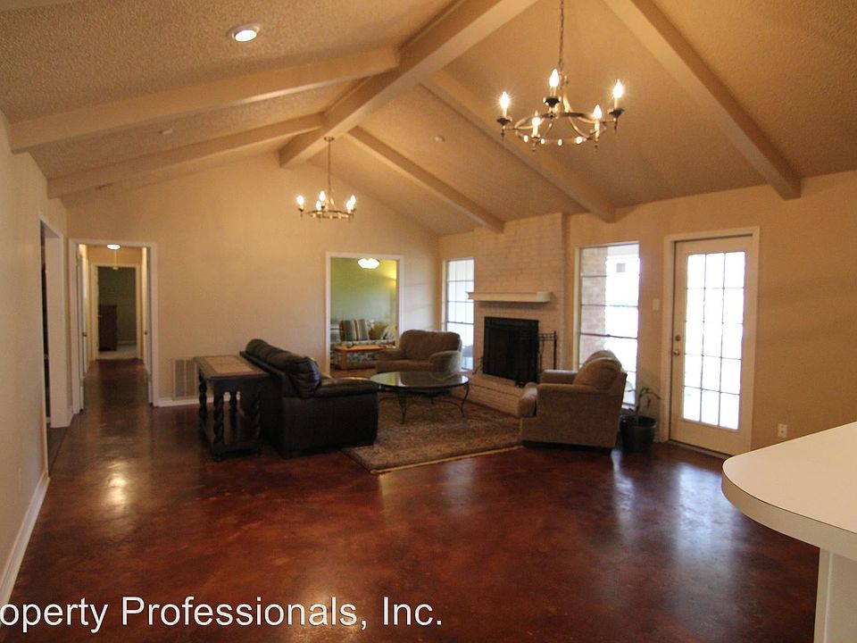 1st image of 402 Oakwood Blvd