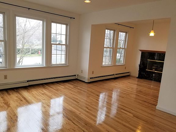 3rd image of 34 Mohegan Ave Floor 1