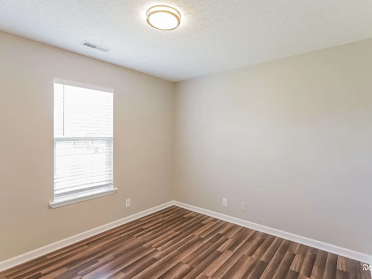 310 Reeves Ct — Photo 13