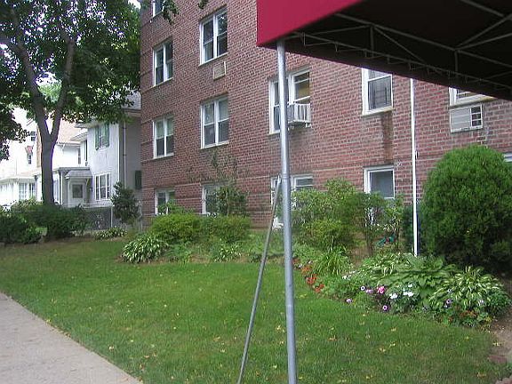 3rd image of 8425 118th St APT 6B