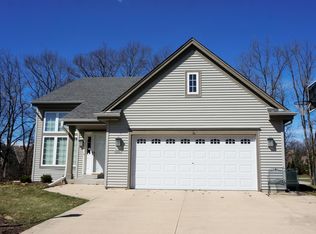 W143N9965 Ridgewood Ln, Germantown, WI 53022
