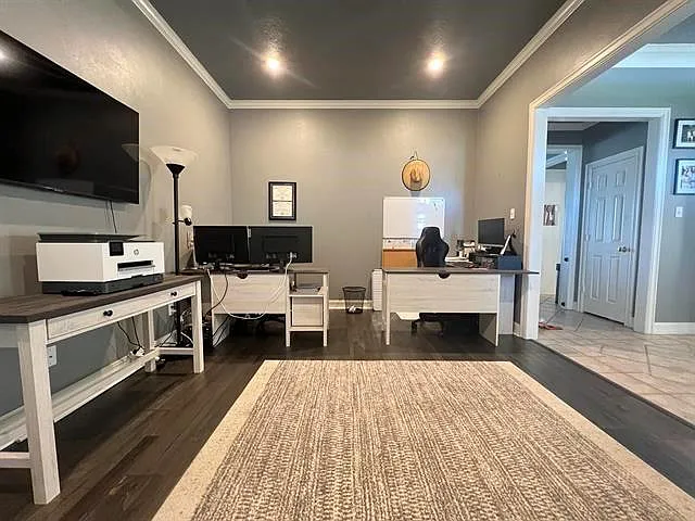6035 Barrington Ave — Photo 3