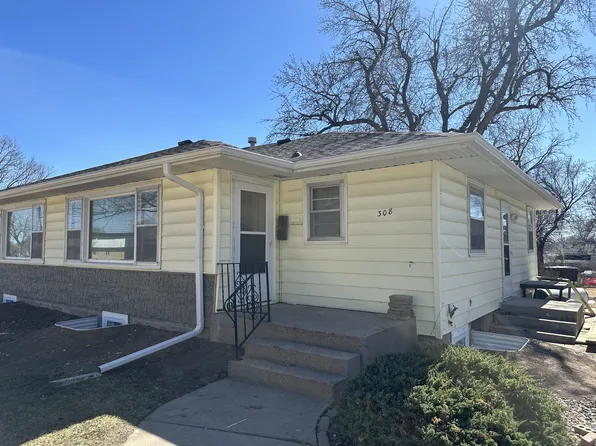 308 W 33rd St, Kearney, NE 68845
