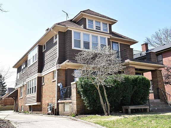 2nd image of 5223 W Wisconsin Ave #25