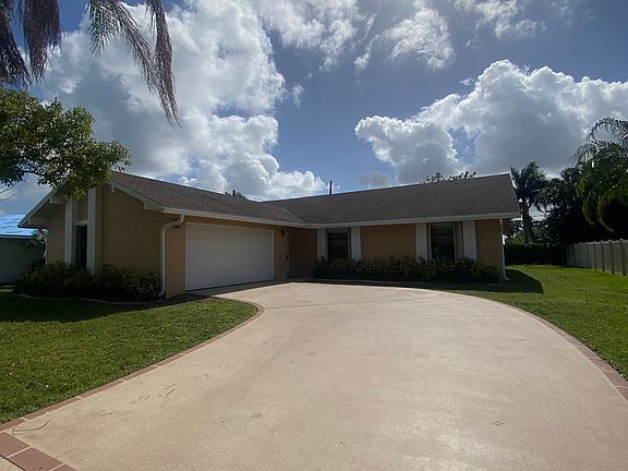 3rd image of 2534 SE Caladium Ave