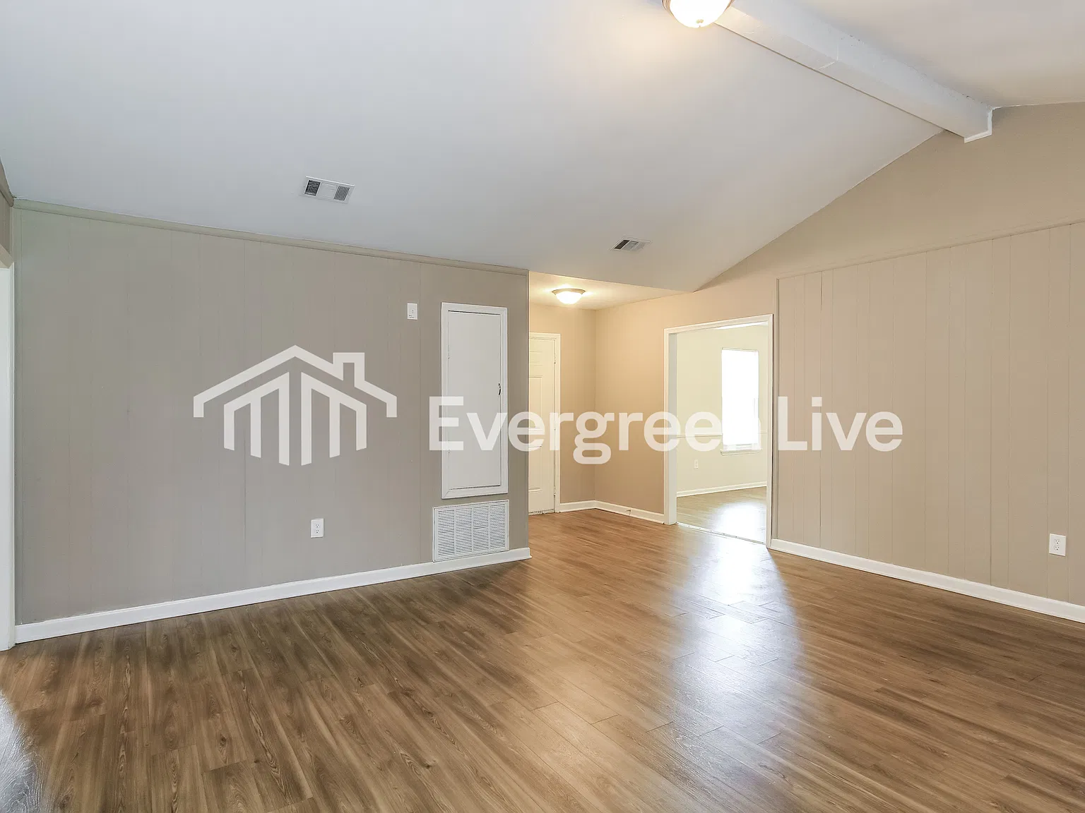 3 bed, 2.0 bath, 1420 sqft, $1,295 — Photo 4