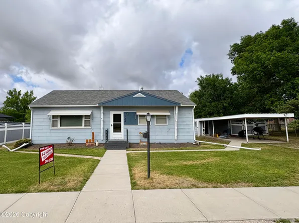 134 6th Ave, Newcastle, WY 82701