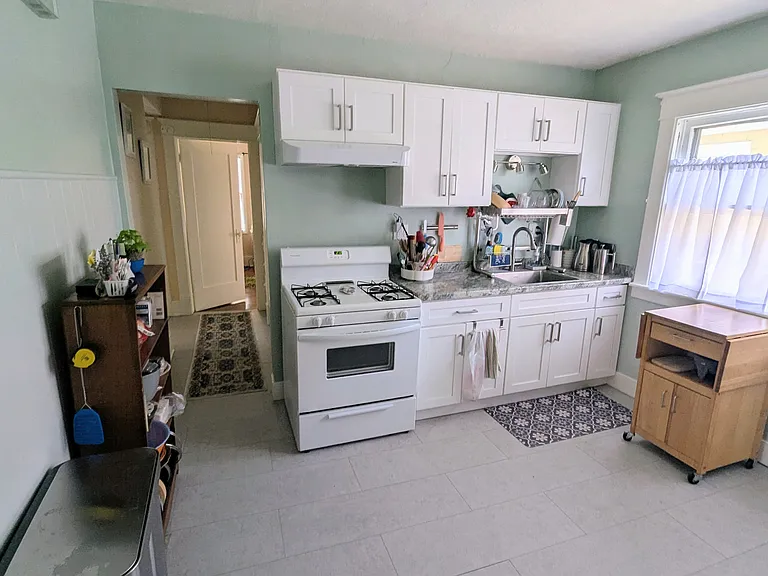 201 Lovering Ave #UPPER — Photo 1