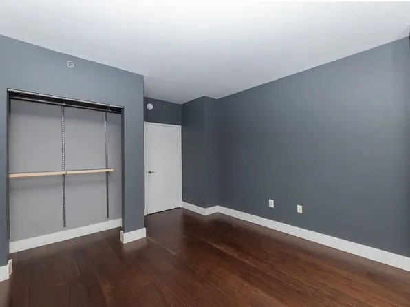 102 Christopher Columbus Drive image 8 of 22