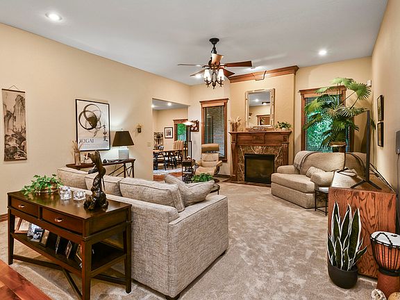 5th image of 1078 W Shadowlawn Street