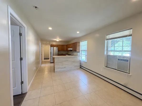 (undisclosed Address), Selden, NY 11784