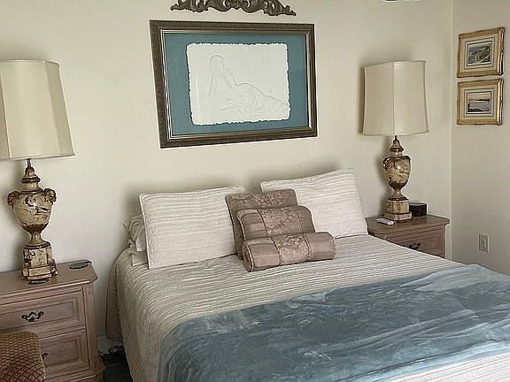 Main bed with hidden access.