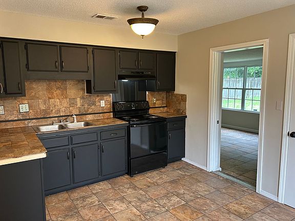 5th image of 3530 Mayfair Dr