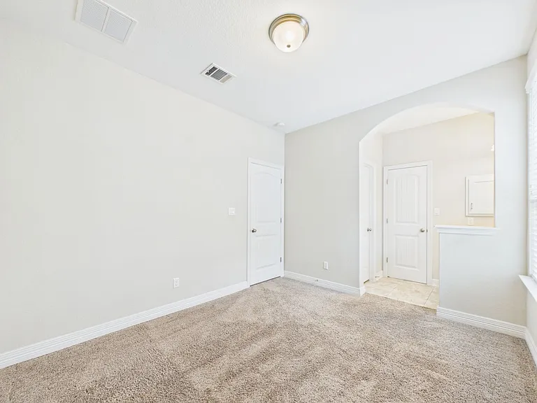105 Auburn Cv — Photo 39