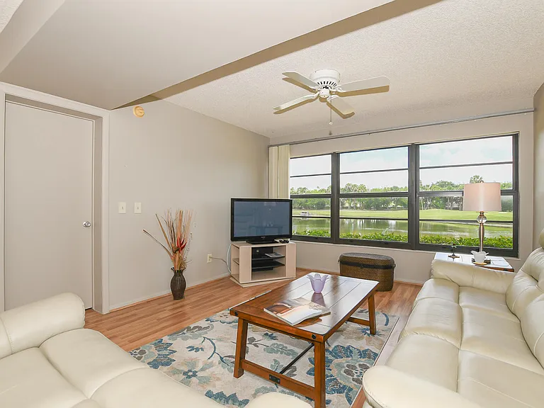 20 Plantation Dr #101 — Photo 15