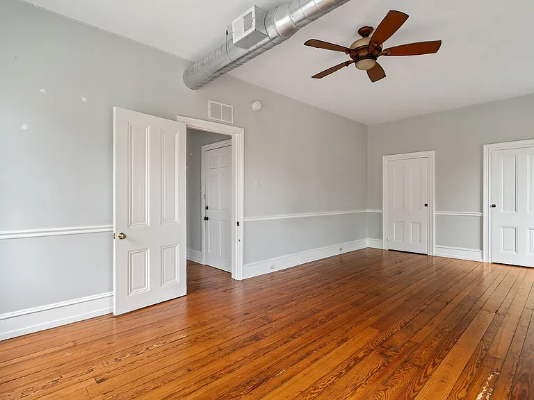 201 W Barnard St — Photo 18