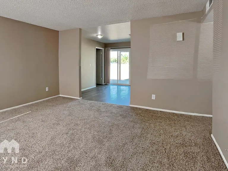11412 N 57th Dr — Photo 3