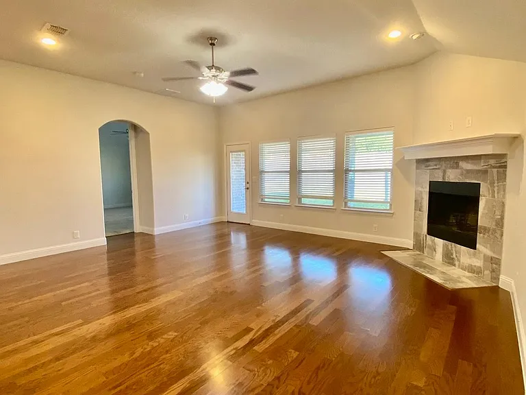 4404 Cherry Cv — Photo 17