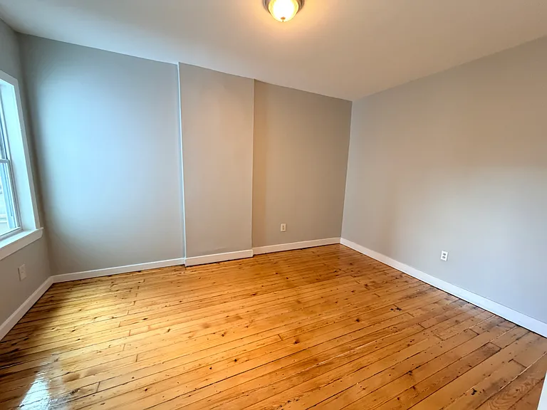 393-399 Main St #301 — Photo 5