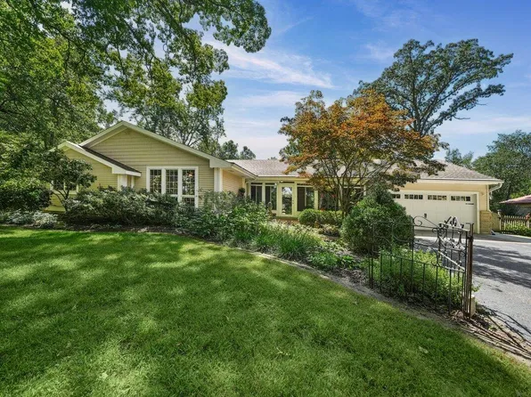 8811 Ainsworth Rd, Hobart, IN 46342