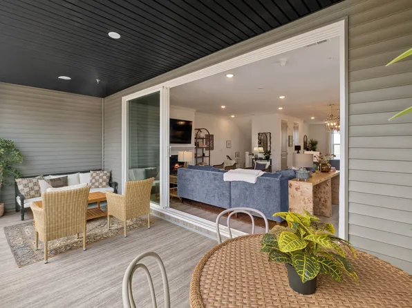 14967 Deco Cir, Chantilly, VA 20151