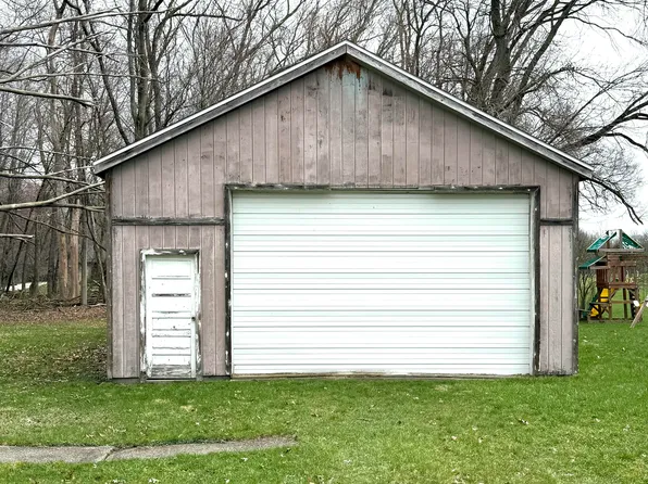 10504 8th Ave NW, Grand Rapids, MI 49534