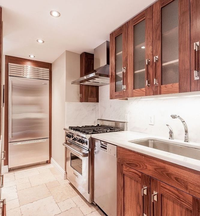 1st image of 30 W 63rd St APT 9N