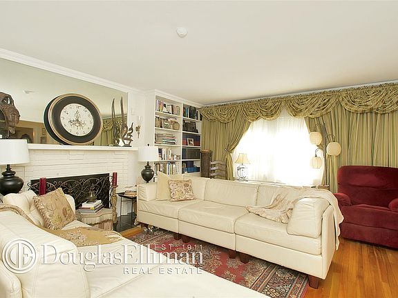 4th image of 25 Laurel Pl
