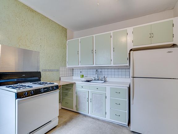 4th image of 544 S Melville St #2