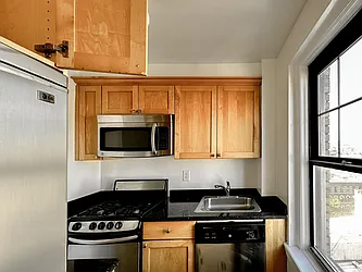 Rented by Manhattan Realty Group