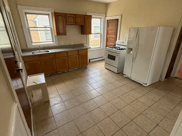 284-286 Massachusetts Ave #2, Providence, RI 02905