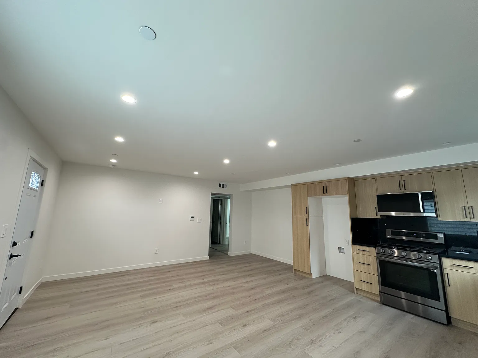 1 bed, $2,300 — Photo 3