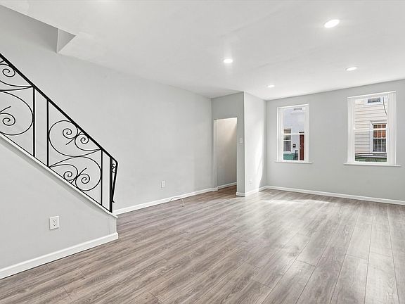 4th image of 315 Winton St