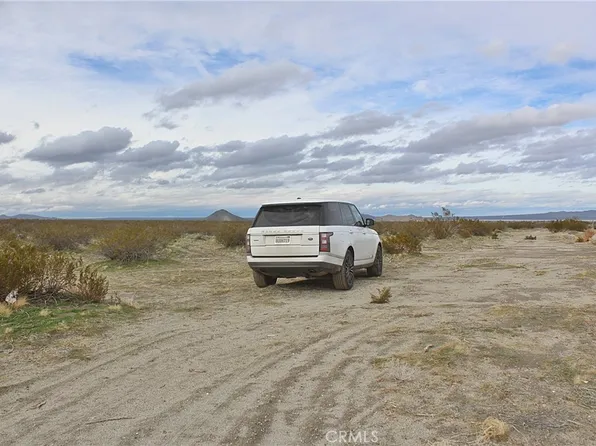 11 Holly St, Phelan, CA 92371