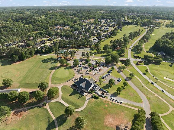 4th image of 445 World Tour Dr