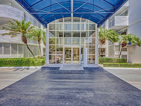 4th image of 3901 S Flagler Dr APT 405