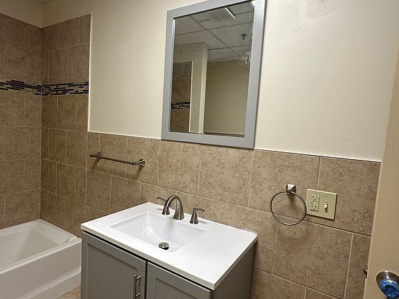 4th image of 2207 Elmwood Ave #4