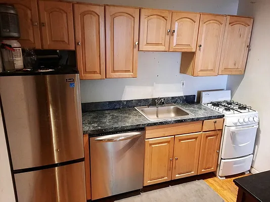 Rented by Green Line Realty | media 12