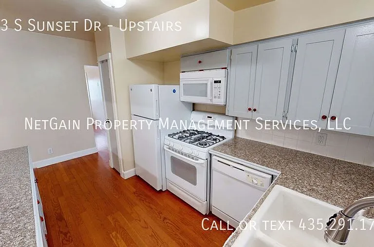 643 S Sunset Dr #UPSTAIRS — Photo 5