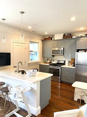 Renovated Top Floor 2BD/1.4BA Flat w/ Hwd, In Unit Laundry & Balcony at Presidio Heights — Photo 1