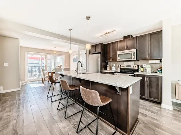 3346 15a Ave NW, Edmonton, AB T6T 0Y1