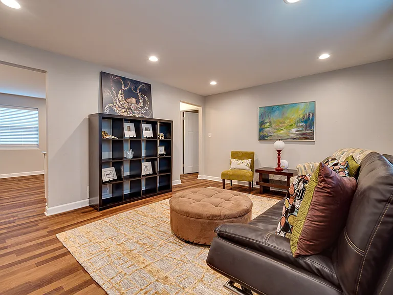 1126 Irving Ave #4 — Photo 4