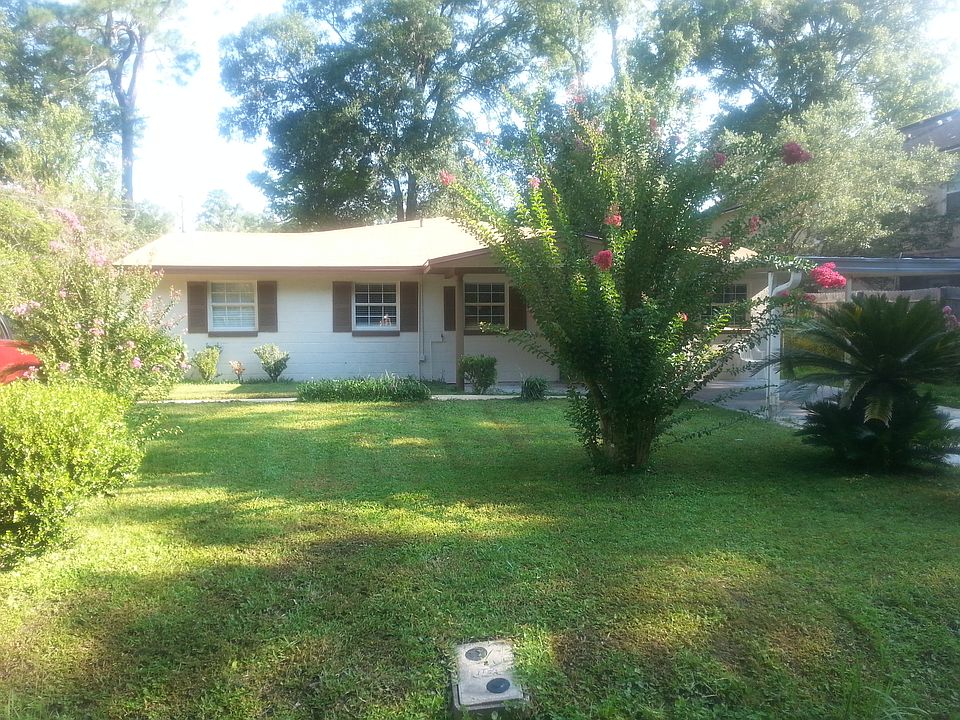 2nd image of 2049 Ashland St